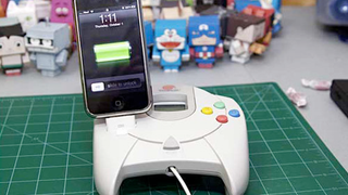 A Dreamcast Controller Is a Weird Place To Put an iPhone Dock